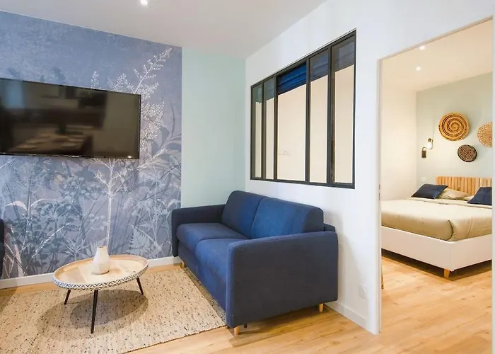 Spacious T2 Near The Halles And The Harbour