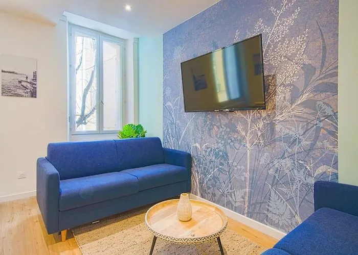 Spacious T2 Near The Halles And The Harbour