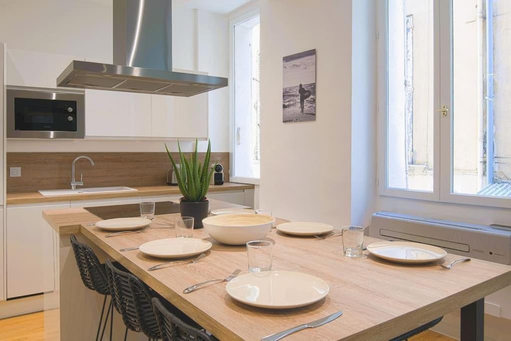 Apartment Spacious T2 Near The Halles And The Harbour